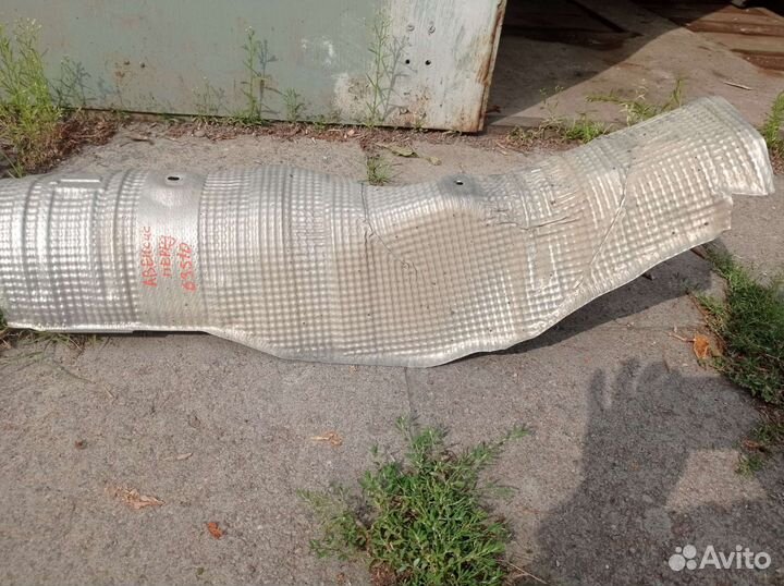 Теплозащитный экран глушителя передний Toyota