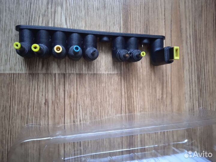 Универсальный адаптер для ноутбука