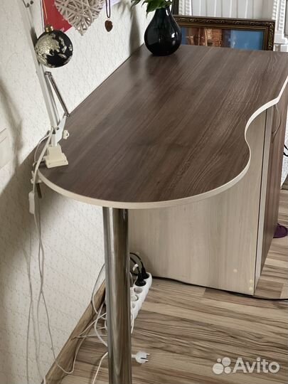 Маникюрный стол бу