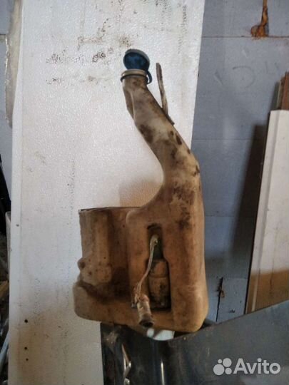 Бачок омывателя в крыле audi 100 44 кузов