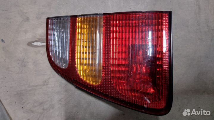 Фонарь внутренний правый Лэнд крузер 100