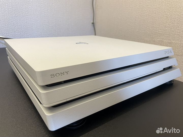Sony playstation 4 pro white CUH-7216B
