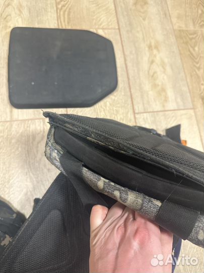 Плитник с плитами