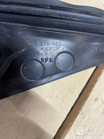 Уплотнитель стекла двери передний левый Bmw 530D