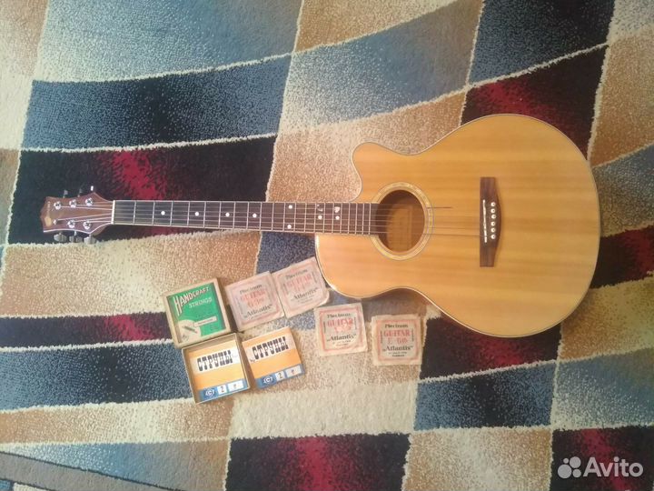 Акустическая гитара