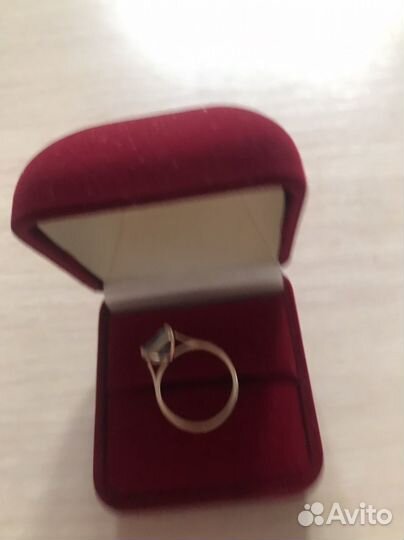 Золотое кольцо с топазом