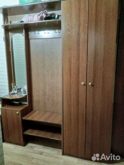 Прихожая со шкафом