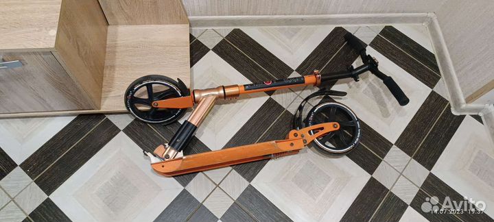 Самокат взрослый с большими колесами