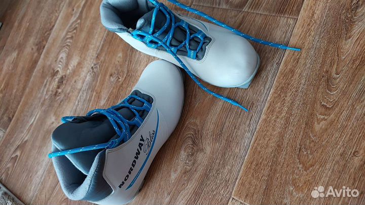 Лыжные ботинки