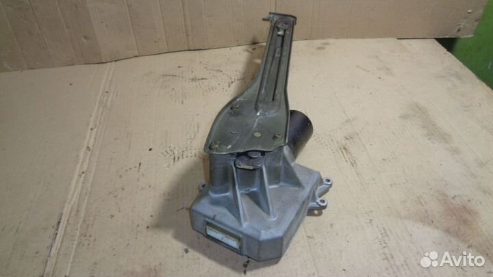 Механизм подъема двери багажника Nissan Armada