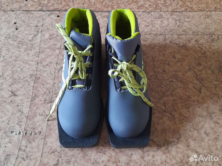 Беговые лыжи+ ботинки 36рр