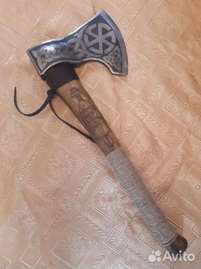 Кованый топор ручной работы медведь