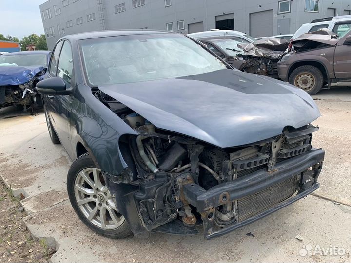 Volkswagen Golf 1.6 МТ, 2012, битый, 250 000 км