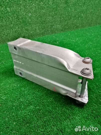 Кронштейн усилителя бампера передний левый