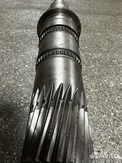 Вал вторичный кпп ZF16 (новый)