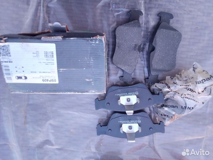 Тормозные колодки комплект на Мерседес