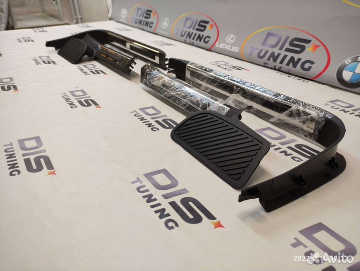 Накладки на пороги Toyota Land Cruiser 200 Led