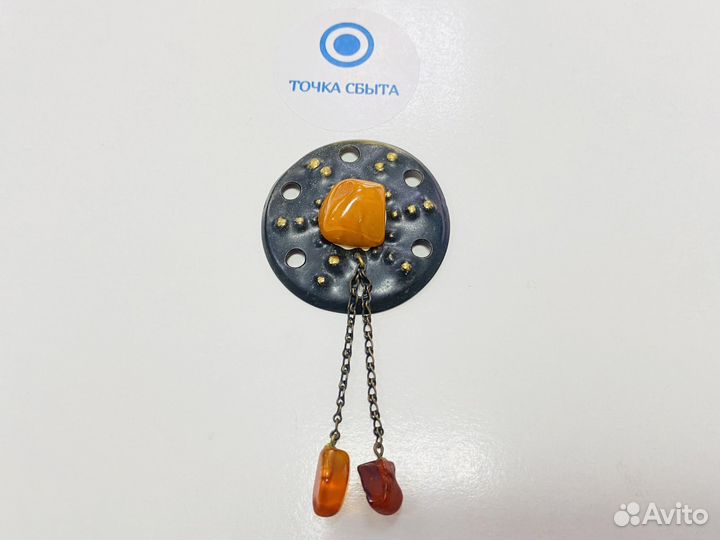 Старинная винтажная брошь с янтарем