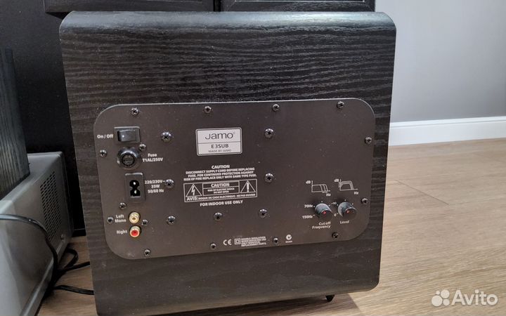 Акустические колонки Jamo