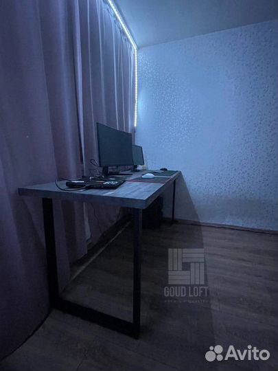 Компьютерный стол в стиле лофт из массива