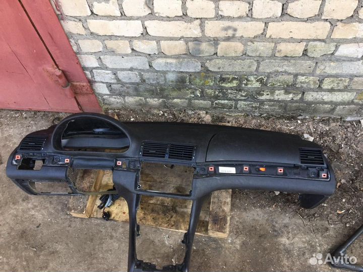 BMW 3 E46 седан торпедо левый руль