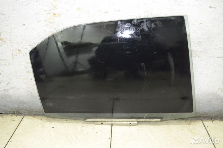 Стекло двери заднее правое Toyota Camry 50