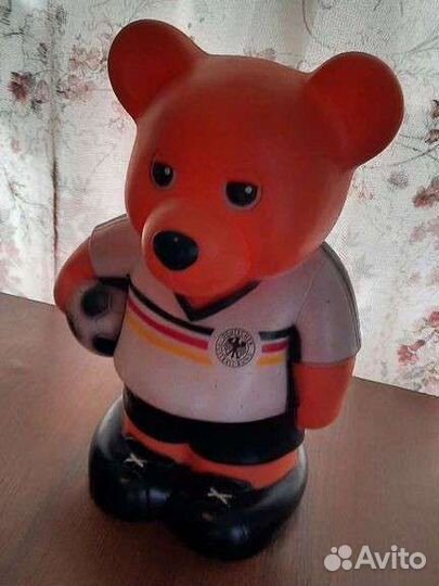 Медведь футболист большой пластик
