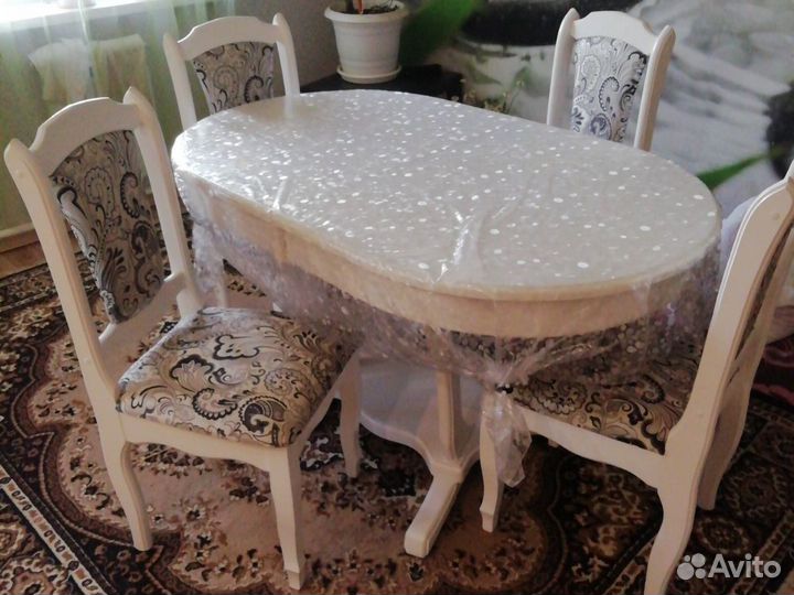 Стол и 4 стула