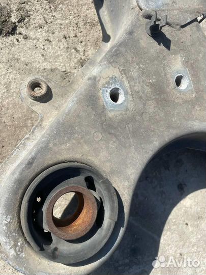 Подрамник передний 30793278