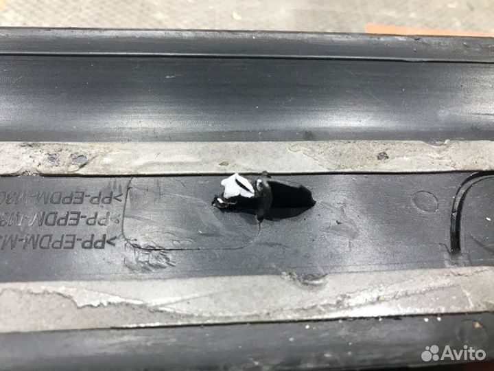 Накладка на порог салона передняя правая Audi A6