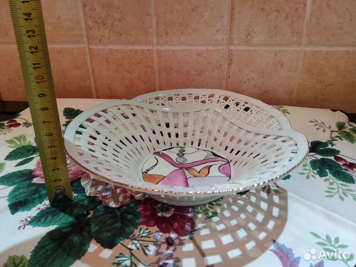 Конфетница фарфоровая