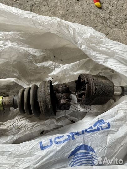 Привод левый mitsubisi lancer 7 шруз