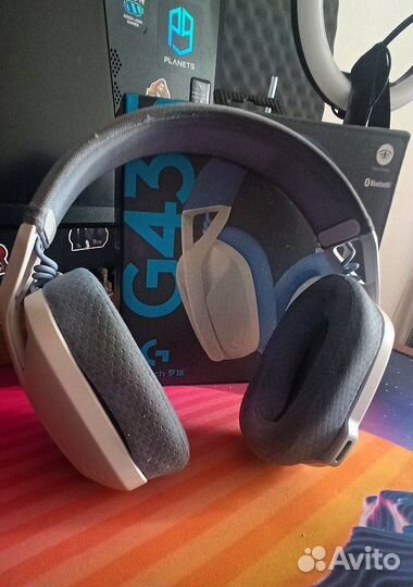 Беспроводные наушники, клавиатура, геймпад