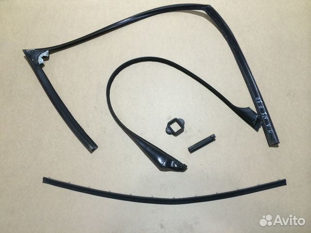 Уплотнитель двери резиновый BMW F10/F11