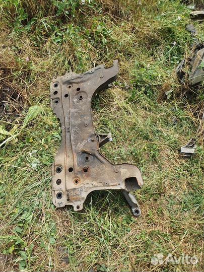 Ford Focus 1 подрамник передний 1812821