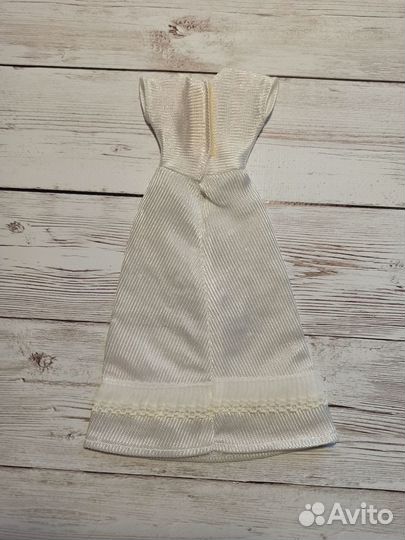 Платье для кукол формата Барби