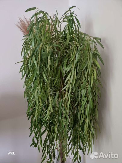 Искусственное дерево в горшке