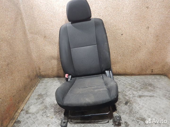 Сиденье переднее левое, Mitsubishi (Митсубиси) -la