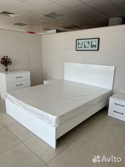 Спальный гарнитур белый