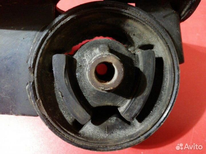 Подушка двигателя передняя левая Nissan Wingroad