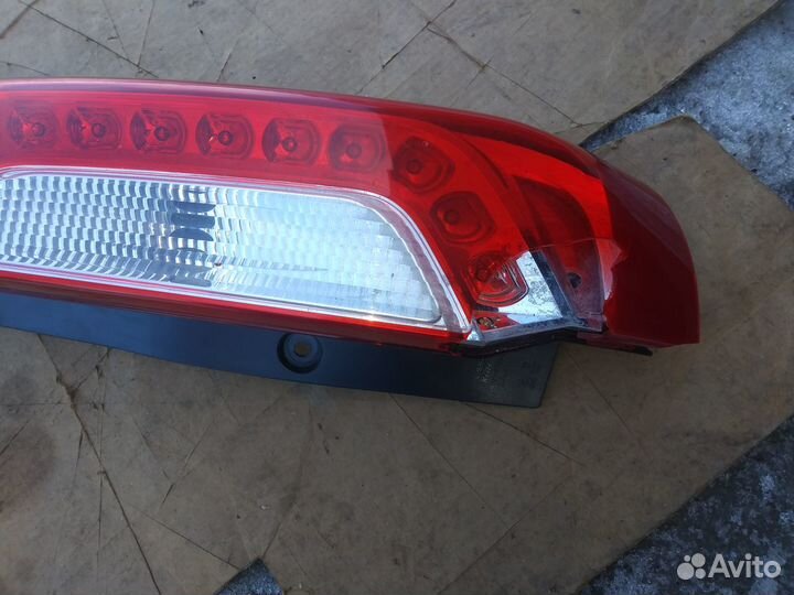 Фонарь задний правый Nissan X-Trail T31