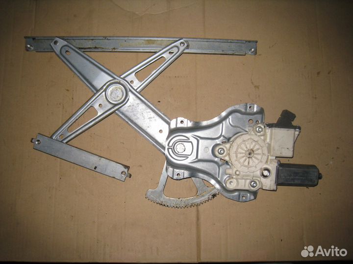 Toyota Corolla E120 правый стеклоподъемник