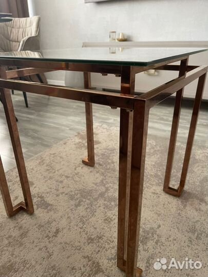 Журнальный столик