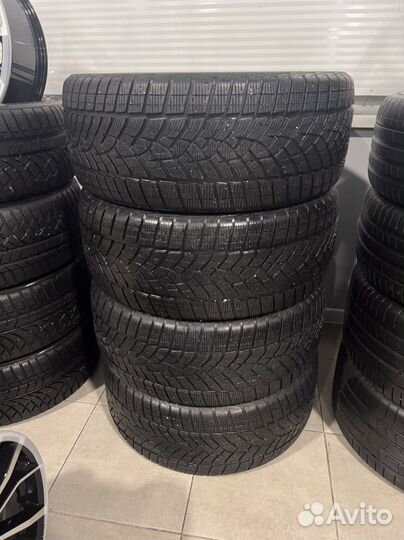Goodyear UltraGrip 275/45 R20