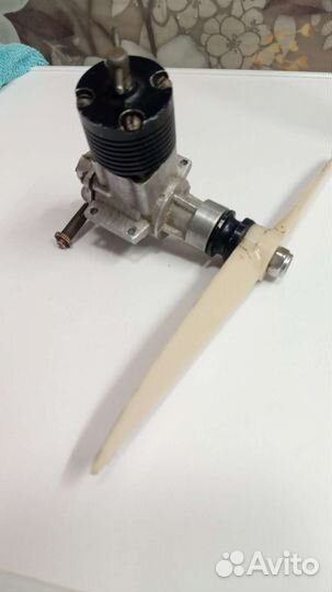 Авиамодельный двигатель