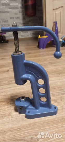 Пресс для установки фурнитуры