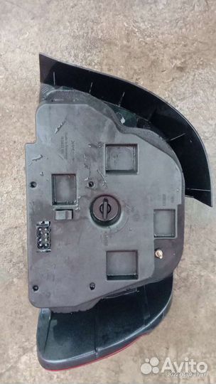 Фонарь задний левый