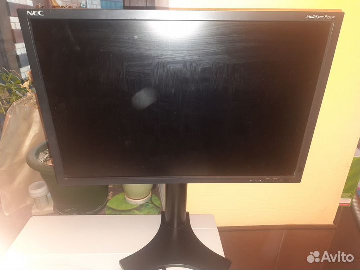Монитор NEC P221W