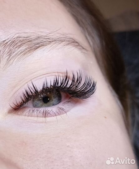 Наращивание ресниц в салоне