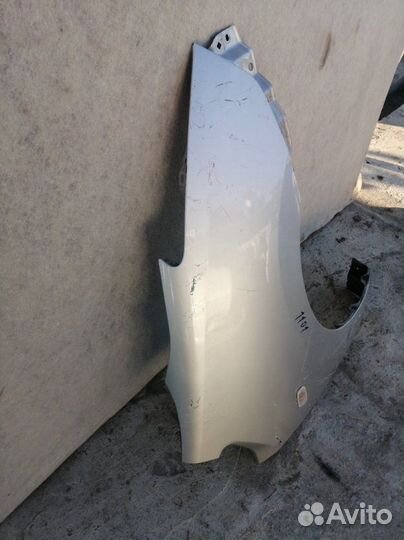 Крыло переднее правое Toyota Prius NHW20
